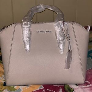 NEW AUTHENTIC MICHAEL KORS